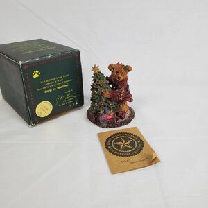 1994 Boyds Bears & Friends Folkstone Elliot & the Tree #2241 Holiday Figure w/ B